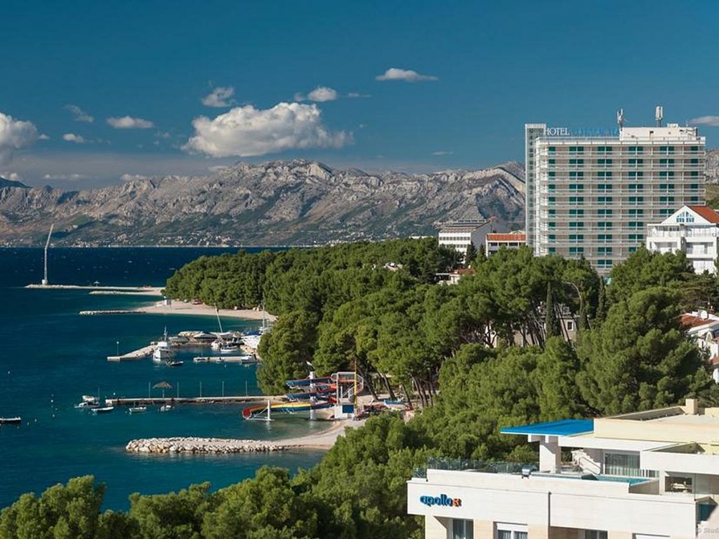 L' albergo Dalmacija Sunny Hotel by Valamar in Makarska per le vacanze al mare a Makarska in Dalmazia in Croazia