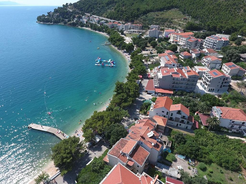 L' albergo Bella Vista in Drvenik per le vacanze al mare a Drvenik in Makarska in Croazia