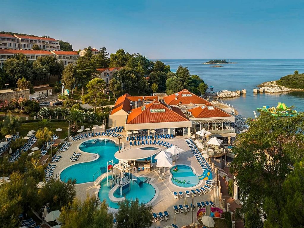 L' albergo Villaggio turistico Belvedere in Orsero per le vacanze al mare al' Orsero in Istria in Dalmazia
