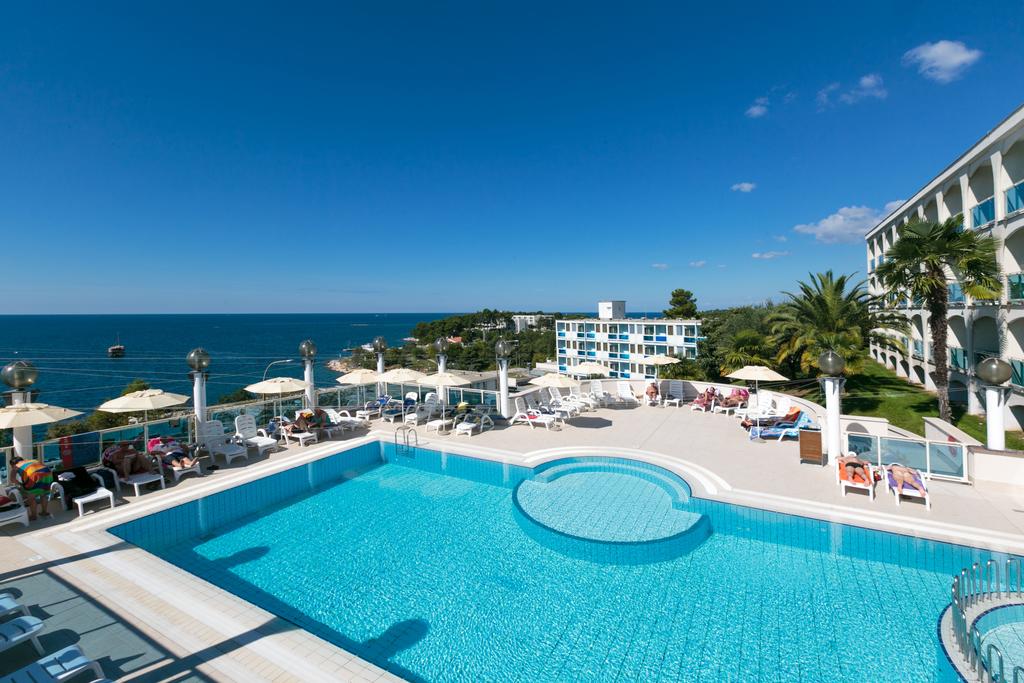 L' albergo Gran Vista Plava Laguna in Parenzo per le vacanze al mare a Parenzo in Istria in Croazia