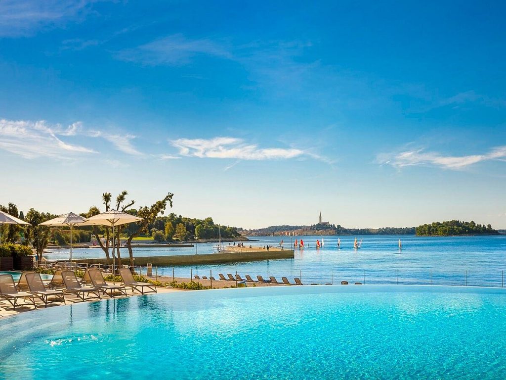 L' albergo Villaggio turistico Amarin in Rovigno per le vacanze famiglie al mare a Rovigno in Istria in Croazia
