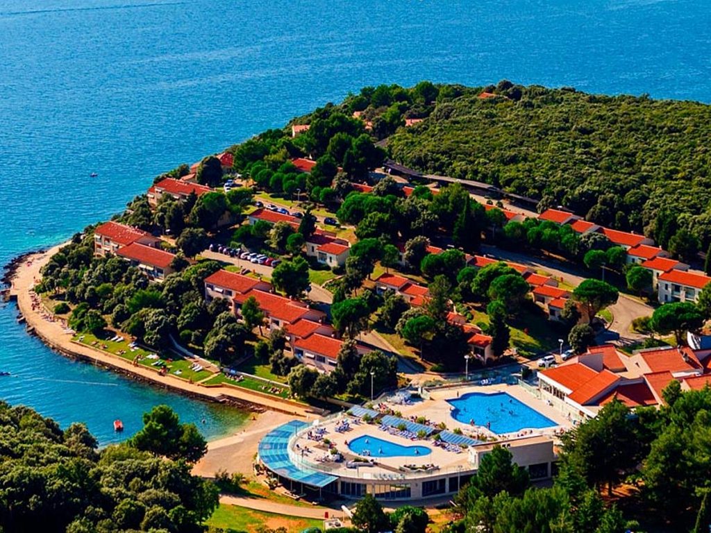 L' albergo Villaggio turistico Pineta in Orsero per le vacanze al mare al' Orsero in Istria in Croazia